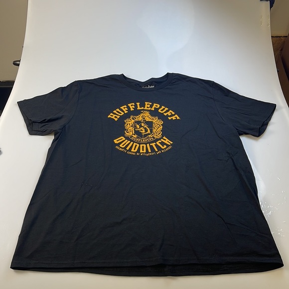 Harry Potter Hufflepuff Quidditch Mens Hogwarts T-Shirt X29-21 - Picture 2 of 5